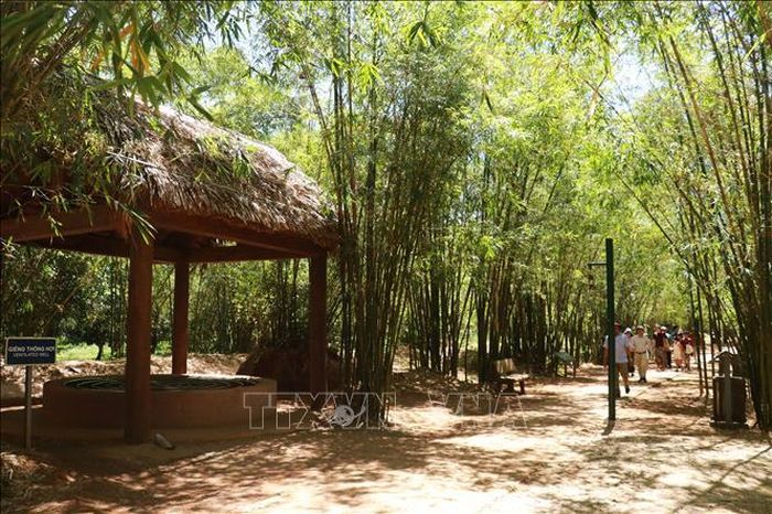 Sau những năm tháng chiến tranh khốc liệt, ngày nay, địa đạo Vịnh Mốc đã trở thành “địa chỉ đỏ” giáo dục truyền thống, giúp thế hệ hôm nay hiểu hơn về ý chí bám đất, giữ làng, sức sáng tạo và khát vọng hòa bình của quân và dân Quảng Trị.
