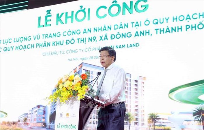 Phó Chủ tịch Thường trực UBND thành phố Hà Nội Dương Đức Tuấn phát biểu. Ảnh: Phạm Kiên/TTXVN