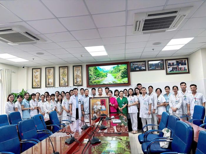 Buổi gặp gỡ tri ân của gia đình người ghép tạng với các y bác sĩ Bệnh viện Phổi Trung ương.