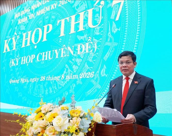 Chủ tịch HĐND tỉnh Quảng Ngãi Nguyễn Đức Tuy phát biểu tại Kỳ họp.