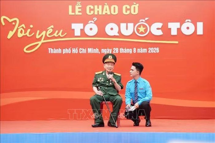 Chương trình giao lưu cùng Đại tá Nguyễn Văn Tàu (Tư Cang), Anh hùng Lực lượng vũ trang nhân dân, nguyên Cụm trưởng Cụm tình báo chiến lược H63, nguyên Chính ủy Lữ đoàn đặc công 316 tại Lễ chào cờ "Tôi yêu Tổ quốc tôi".