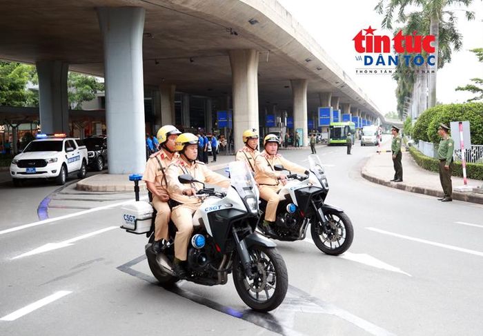 Lễ ra quân bảo đảm an ninh hàng không, an ninh trật tự và an toàn giao thông tại Cảng hàng không quốc tế Tân Sơn Nhất dịp Quốc khánh 2/9.