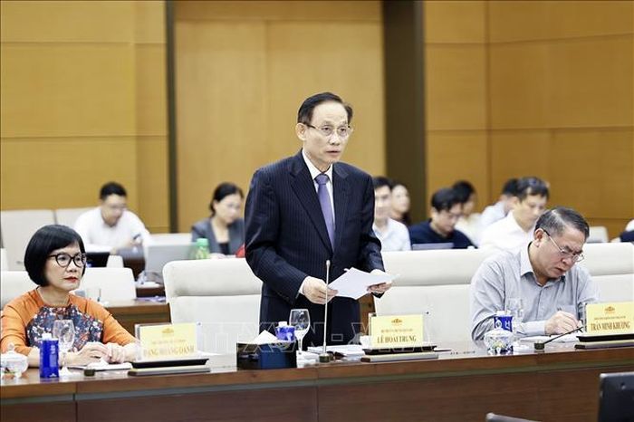 Bộ trưởng Bộ Ngoại giao Lê Hoài Trung thuyết trình về nội dung cơ bản của dự thảo. Ảnh: Doãn Tấn/TTXVN