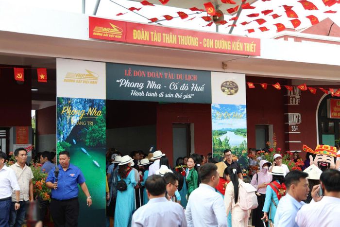 Sự ra đời của đoàn tàu di sản này cũng thể hiện sự đổi mới của ngành Đường sắt trong cách tiếp cận thị trường.