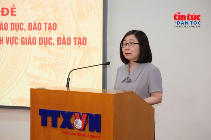 Phó Tổng Giám đốc TTXVN Đoàn Thị Tuyết Nhung phát biểu tại tọa đàm.