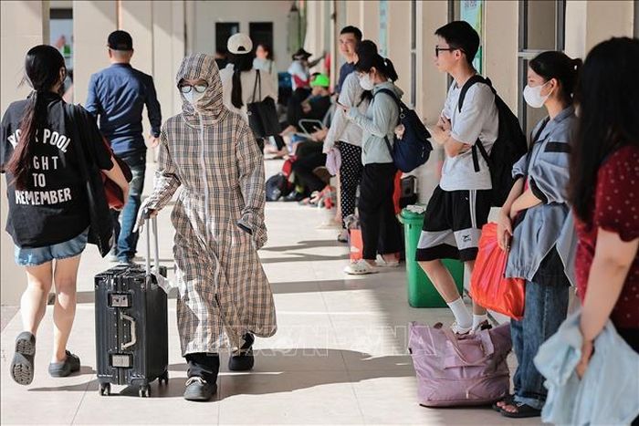 Sinh viên rời Hà Nội về quê nghỉ lễ Quốc khánh 2/9. Ảnh: Lê Đông/TTXVN