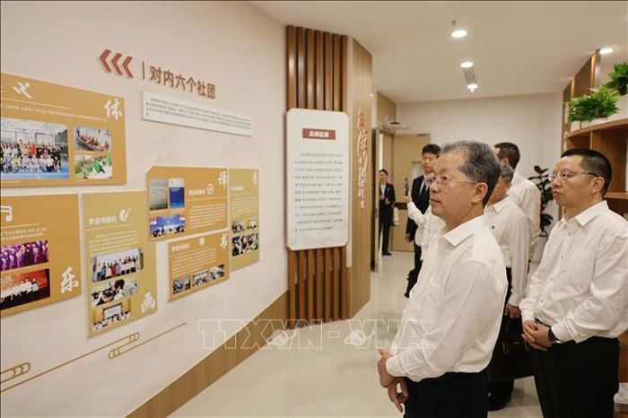Chánh án Tòa án nhân dân tối cao Nguyễn Văn Quảng và đoàn công tác thăm quan, khảo sát tại TAND Khu mới Thiên Phủ, tỉnh Tứ Xuyên.