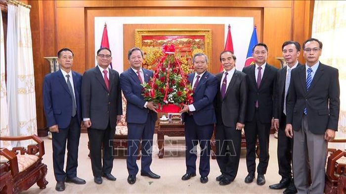Đoàn Hội Hữu nghị Lào - Việt Nam do đồng chí Boviengkham Vongdala, Chủ tịch Hội Hữu nghị Lào - Việt Nam làm Trưởng đoàn đến chúc mừng. Ảnh: Xuân Tú/TTXVN