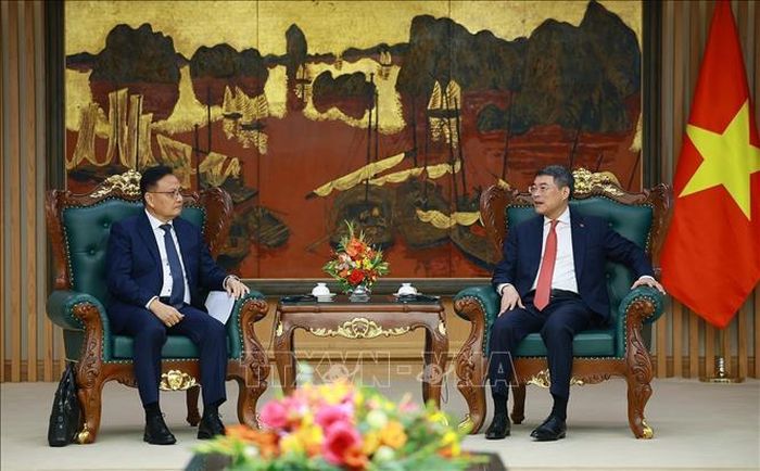 Thủ tướng Lê Minh Hưng tiếp Phó Thủ tướng, Bộ trưởng Tài chính Lào Santiphab Phomvihane. Ảnh: Dương Giang/TTXVN