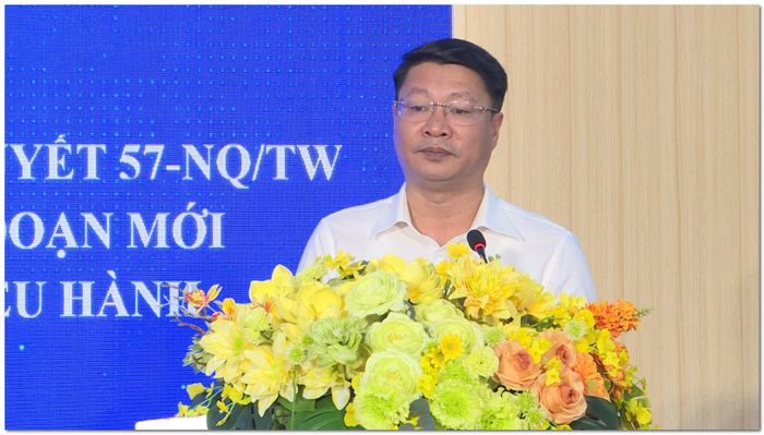 Ông Ngô Anh Vũ, Bí thư Đảng ủy xã Văn Lang, tỉnh Phú Thọ phát biểu tại Hội nghị.