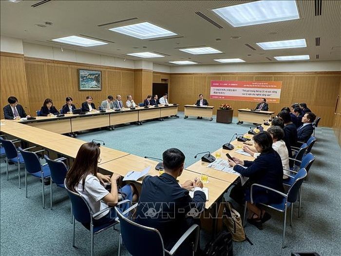 Toàn cảnh buổi hội kiến giữa đồng chí Nguyễn Xuân Thắng, Chủ tịch Hội đồng Lý luận Trung ương, và đồng chí Shii Kazuo, Chủ tịch Ban chấp hành Trung ương Đảng Cộng sản Nhật Bản. Ảnh: Xuân Giao/TTXVN