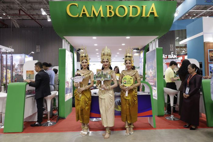 Gian hàng Campuchia giới thiệu sản phẩm di sản và các hành trình liên tuyến trong tiểu vùng Mekong.