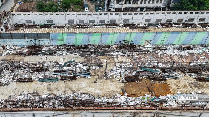 Khung cảnh hoang tàn tại nhà máy Giầy Thượng Đình.