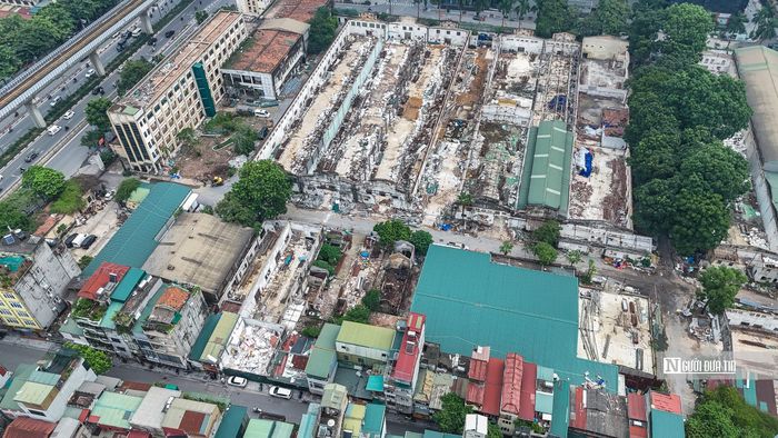 Ghi nhận của Người Đưa Tin chiều ngày 27/8, khu nhà máy Giầy Thượng Đình đang được tiến hành tháo dỡ.