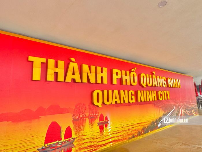 Trong sắc đỏ rực rỡ của cờ Tổ quốc và không khí hân hoan của những ngày lễ lớn, Quảng Ninh đang chờ đón một dấu mốc mới, mở ra hành trình phát triển mới với niềm tin, kỳ vọng và khát vọng vươn lên mạnh mẽ.