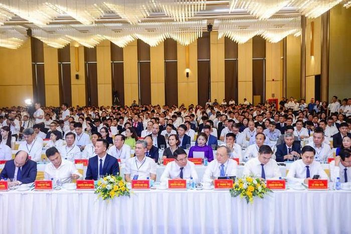 Các đại biểu là chủ các doanh nghiệp đang sản xuất, kinh doanh trên địa bàn tỉnh Thanh Hóa tham dự Hội nghị đối thoại với Chủ tịch UBND tỉnh Thanh Hóa (Ảnh: Ban Tuyên giáo tỉnh Thanh Hóa).