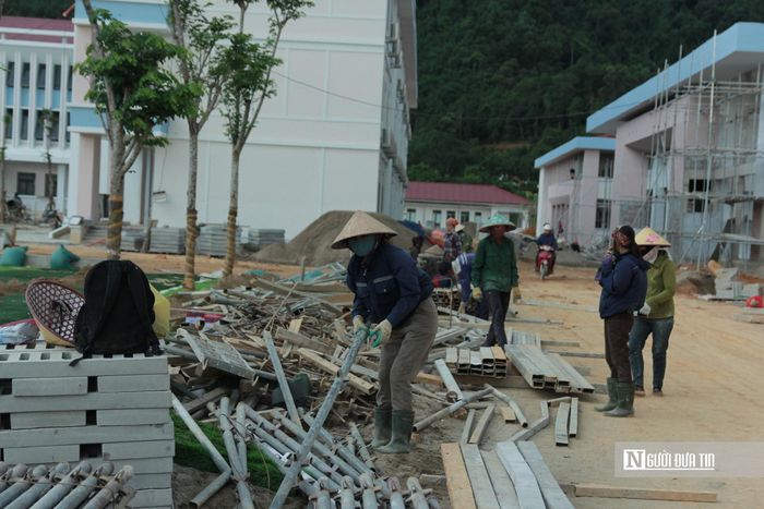 Đặc biệt, tại công trình Sơn Kim 1, khoảng 80% lực lượng lao động là công nhân đến từ các tỉnh phía Bắc. Để bảo đảm nhân lực và tiến độ, các nhà thầu chủ động điều chỉnh phương án thi công, bố trí thời gian làm việc phù hợp.
