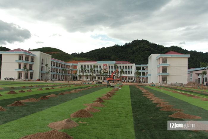 Trao đổi với phóng viên, ông Phạm Anh Hào, Chủ tịch UBND xã Sơn Kim 1, cho hay: "Đây là công trình được người dân, phụ huynh và học sinh địa phương mong đợi từ lâu. Khi hoàn thành, trường sẽ có cơ sở vật chất khang trang, hiện đại, các phòng học được trang bị điều hòa, quạt, hệ thống chiếu sáng và các thiết bị phục vụ dạy, học".