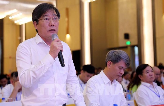 Ông Nguyễn Văn Thọ - Chủ tịch Hiệp hội Đá Thanh Hóa ý kiến về tỉnh cần hỗ trợ cắt giảm các thủ tục hành chính để cấp quyền khai thác vật liệu xây dựng. Ảnh: Việt Hoàng - TTXVN