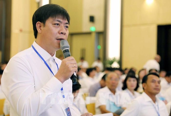 Ông Ninh Văn Sức - Chủ tịch HĐQT Tập đoàn Việt Hưng ý kiến về việc tỉnh xây dựng đầu mối điều phối tổng thể để tạo điều kiện cho doanh nghiệp. Ảnh: Việt Hoàng - TTXVN