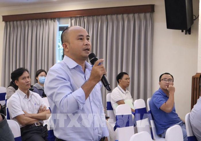 Đại diện doanh nghiệp nêu vướng mắc tại phiên đối thoại. Ảnh: Xuân Anh - TTXVN