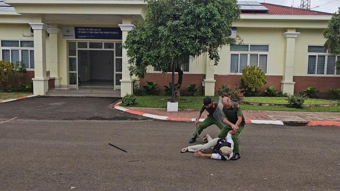 TTĐ Gia Lai phối hợp Tổ Cảnh sát cơ động diễn tập tại TBA 500kV Pleiku2. Ảnh; PTC3