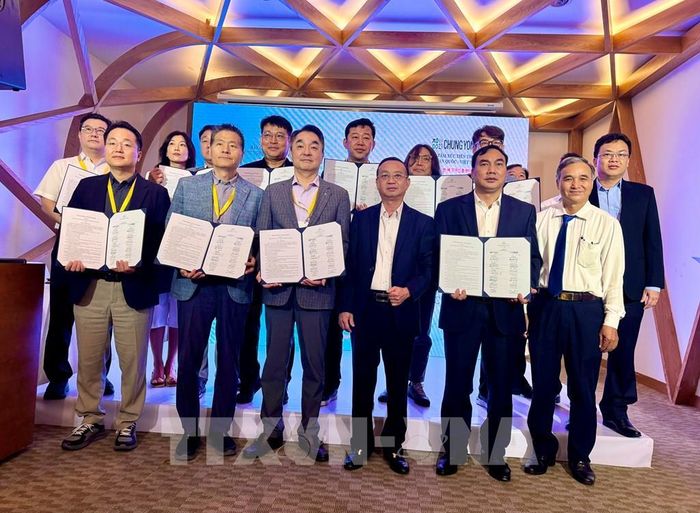 Các đại biểu Việt Nam - Hàn Quốc chụp ảnh lưu niệm tại hội thảo. Ảnh: Hương Giang - TTXVN