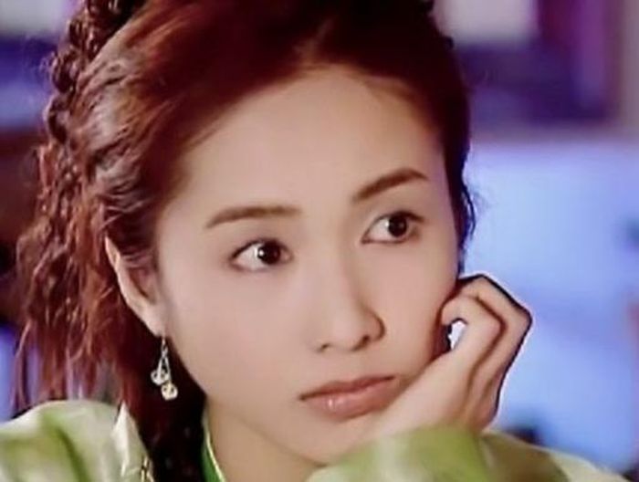 Lê Tư trong vai Tô Dung Dung - Phiên bản năm 2001 mang màu sắc trẻ trung và quyến rũ hơn.