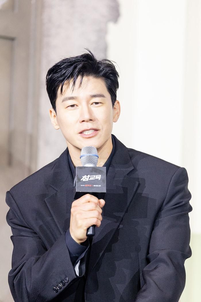 Trong Halmae, Kim Moo Yul vào vai Seo Yeon Woo.