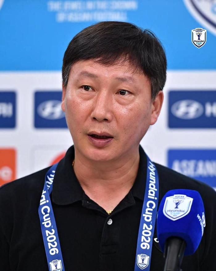 HLV Kim Sang Sik nói tuyển Việt Nam cần nâng cấp hàng thủ. Ảnh: ASEAN United FC