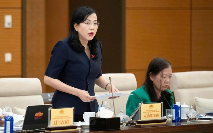Bà Nguyễn Thanh Hải, Chủ nhiệm Ủy ban Khoa học, Công nghệ và Môi trường, phát biểu