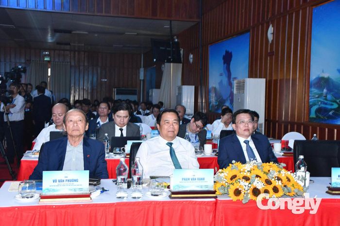 Các đại biểu tham dự hội nghị.