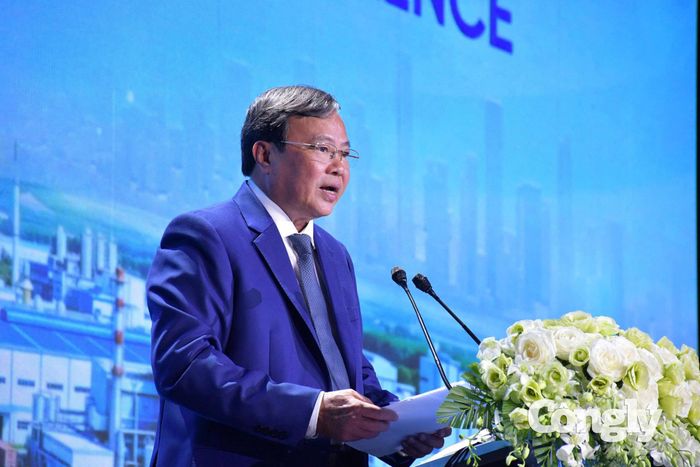 Phó Bí thư Tỉnh ủy, Chủ tịch UBND tỉnh Lê Văn Hẳn phát biểu tại hội nghị.