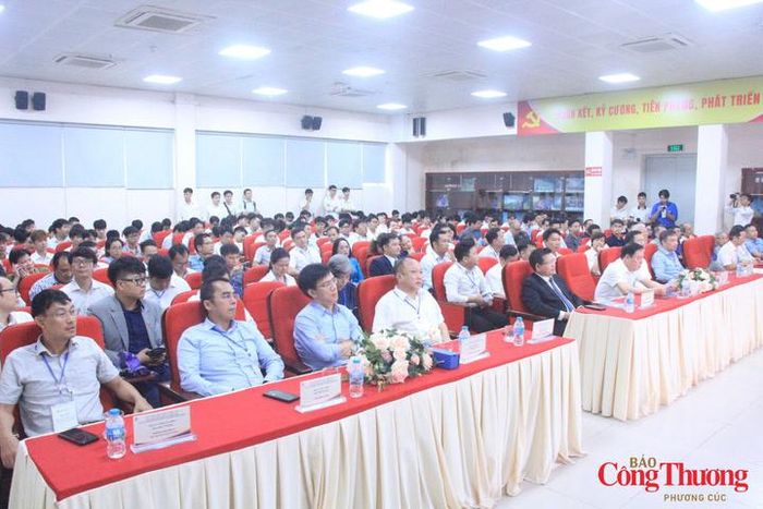 Các đại biểu tham dự hội thảo.