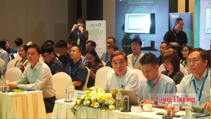 Đại biểu tham dự hội thảo.