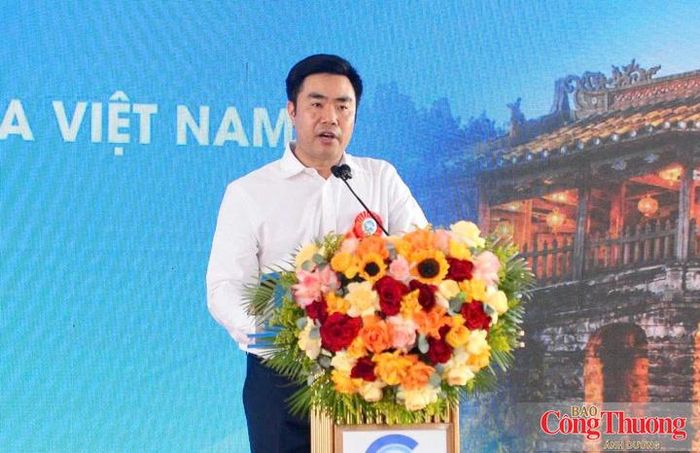 Ông Phạm Văn Quang, Tổng Giám đốc Công ty Cổ phần Kính nổi Chu Lai – CFG phát biểu tại buổi lễ.