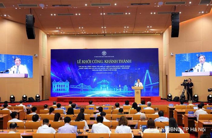 Toàn cảnh buổi lễ. Ảnh: UBND TP Hà Nội