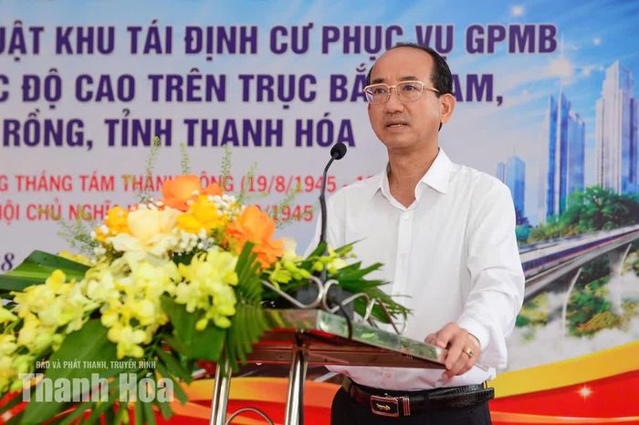 Lãnh đạo UBND phường Hàm Rồng phát biểu tại buổi lễ. Ảnh: Hoàng Đông