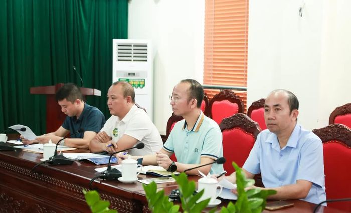 Các đại biểu dự họp.