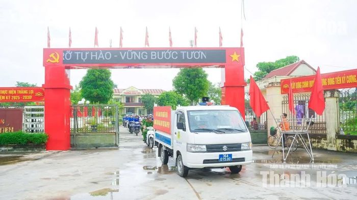 Phường Đông Tiến huy động lực lượng ra quân thiết lập trật tự công cộng.