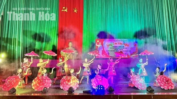 Những tiết mục văn nghệ mang đậm bản sắc dân tộc