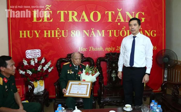 Phó Bí thư Thường trực Tỉnh ủy Nguyễn Hồng Phong phát biểu tại buổi lễ.
