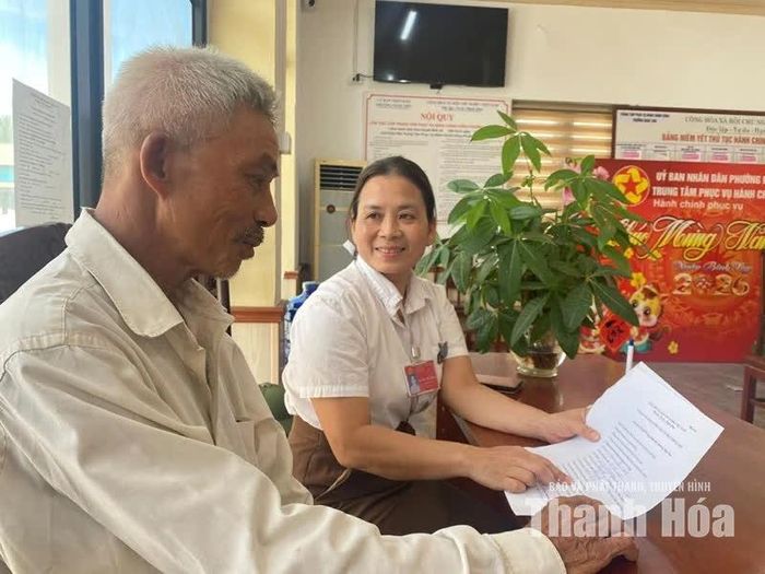 Theo lời Tổng Bí thư, Chủ tịch nước Tô Lâm, một cán bộ tử tế là người tận tụy với dân, công tâm, mẫn cán trong công việc (ảnh chụp tại Trung tâm Phục vụ hành chính công phường Ngọc Sơn).