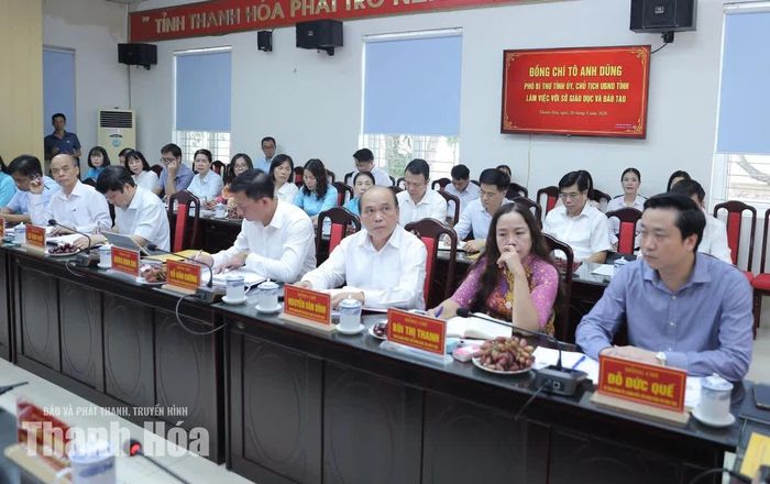 Lãnh đạo Sở GD&ĐT và đại biểu dự buổi làm việc.