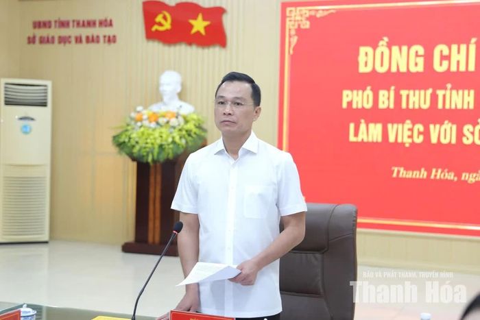 Chủ tịch UBND tỉnh Tô Anh Dũng phát biểu chỉ đạo tại buổi làm việc.
