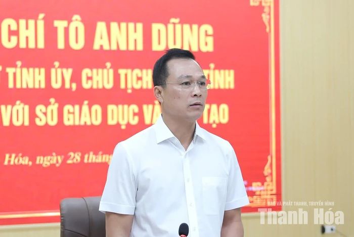 Chủ tịch UBND tỉnh Tô Anh Dũng phát biểu chỉ đạo tại buổi làm việc.