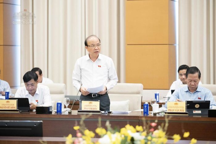 Chủ nhiệm Ủy ban Pháp luật và Tư pháp Phan Chí Hiếu phát biểu. Ảnh: quochoi.vn