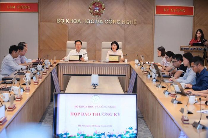Toàn cảnh họp báo Bộ Khoa học và Công nghệ tháng 8.
