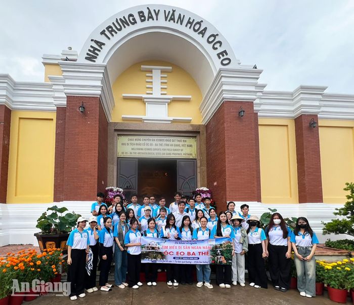 Đoàn Trường Đại học Kiên Giang du khảo về nguồn tại Khu di tích quốc gia đặc biệt Óc Eo - Ba Thê trong Tuần lễ Di sản văn hóa Óc Eo - Ba Thê.