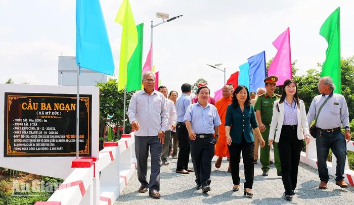 Cầu Ba Ngạn được khánh thành trong niềm phấn khởi của người dân Mỹ Đức.